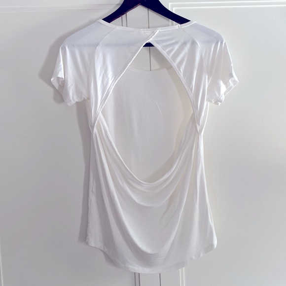 Yoga T shirt with cut out back - Picture 2 of 2